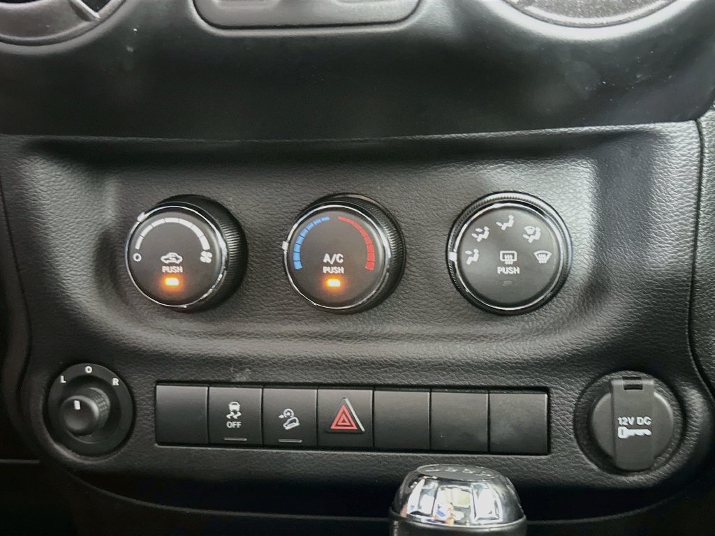 Used 2015 Jeep Wrangler Sport AWD/4WD image 15