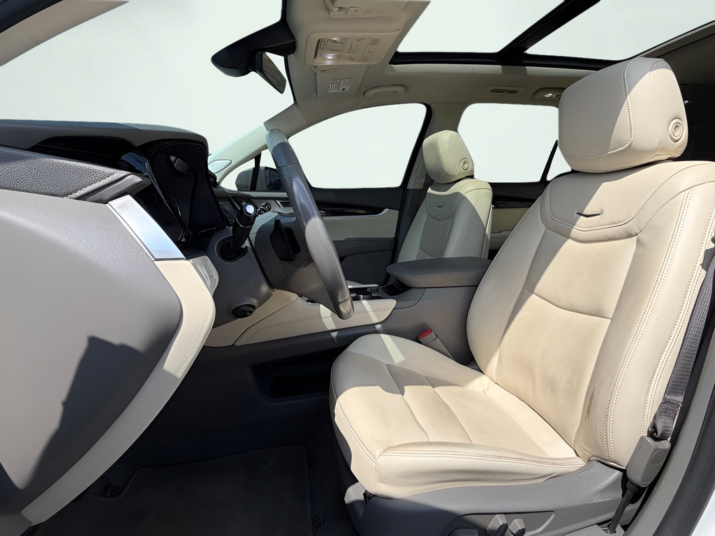 Used 2020 Cadillac XT6 Premium Luxury FWD image 17