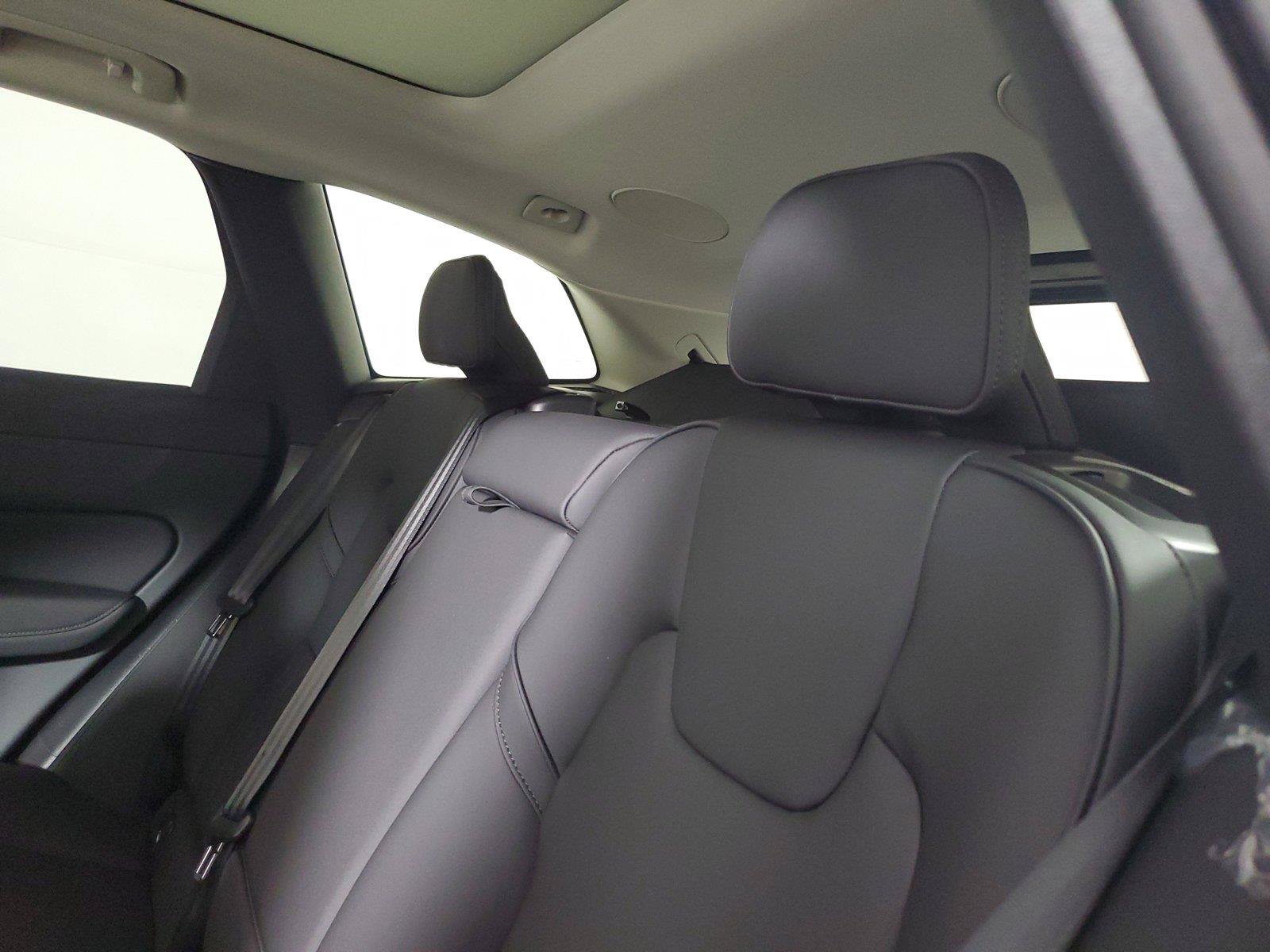 New 2027 Volvo XC60 B5 Plus AWD/4WD image 13