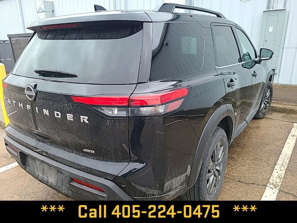 Used 2025 Nissan Pathfinder SV image 11