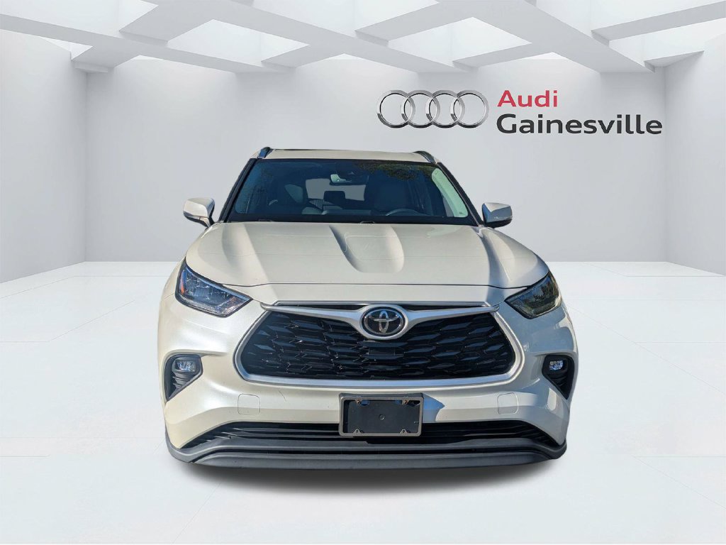 Used 2020 Toyota Highlander XLE AWD/4WD image 11