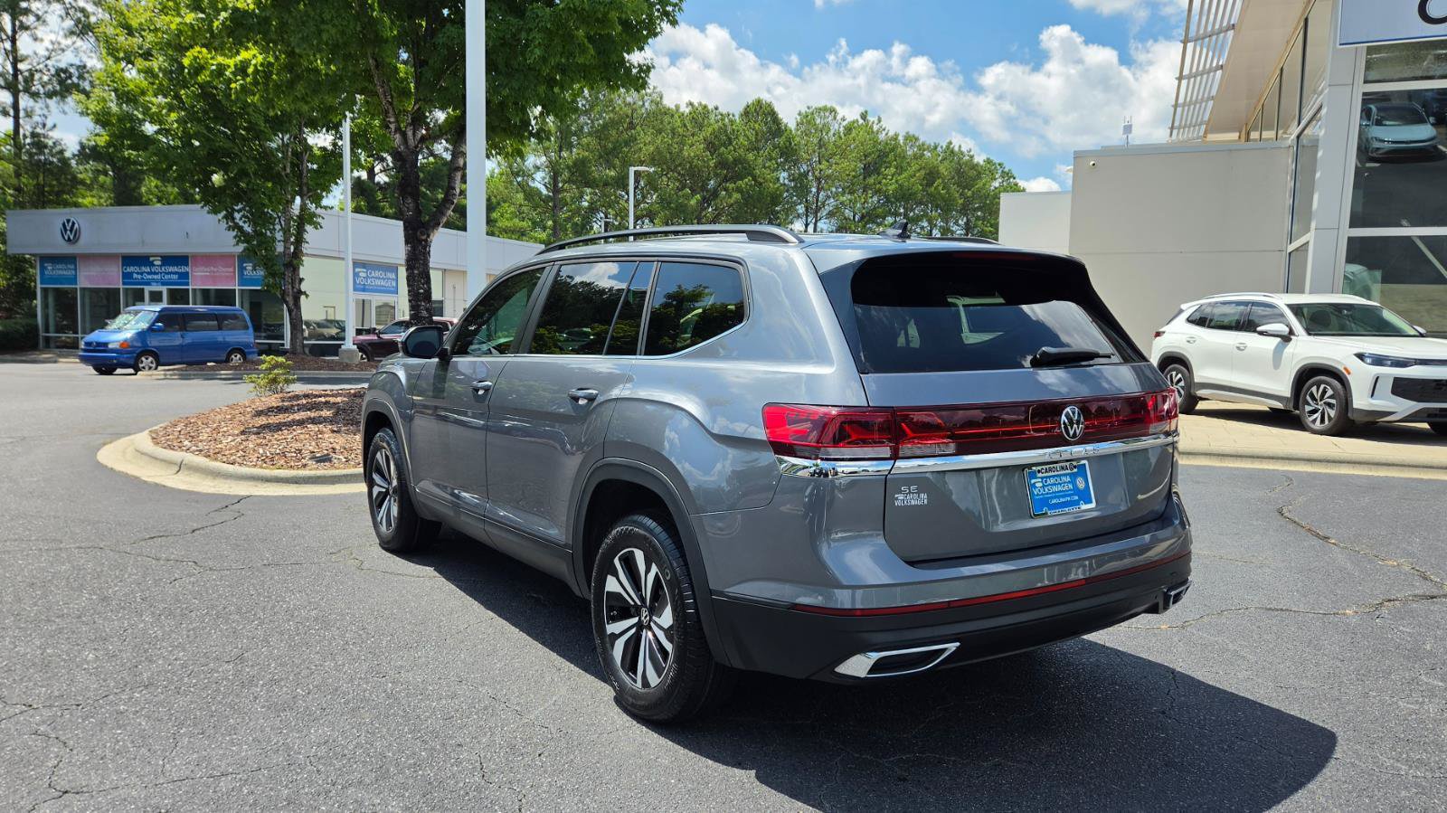 Used 2024 Volkswagen Atlas SE FWD image 3
