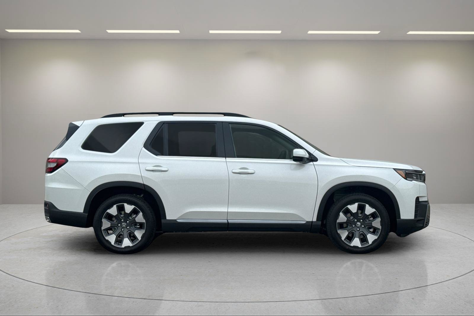 New 2026 Honda Pilot Touring image 2