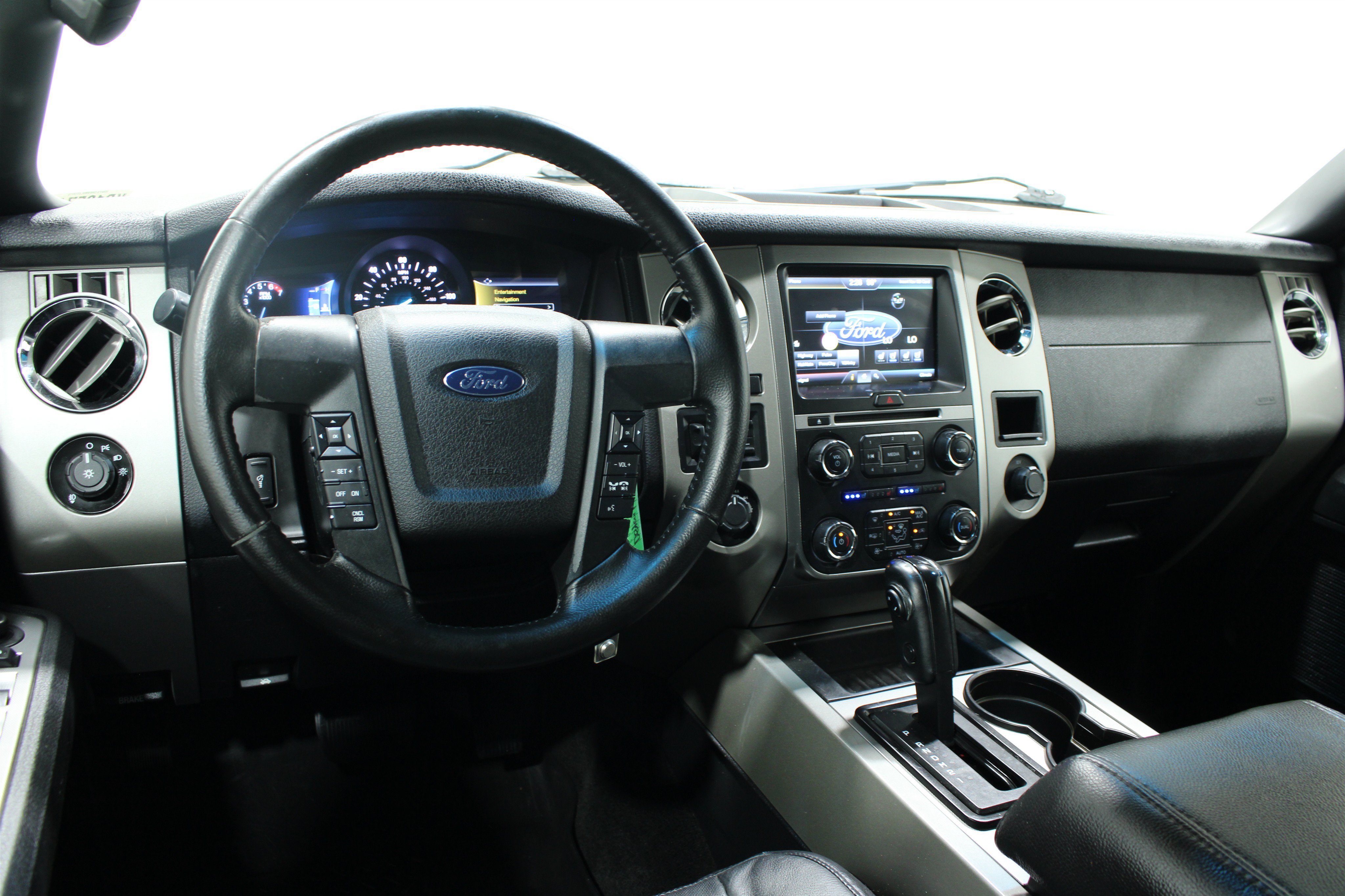 Used 2015 Ford Expedition EL XLT w/ Equipment Group 202A AWD/4WD image 2