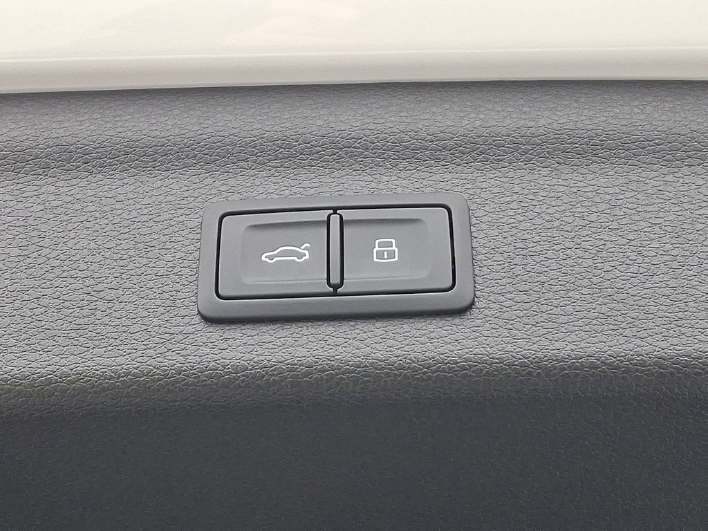 Certified 2025 Audi Q3 2.0T Premium Plus w/ Premium Plus Package image 32