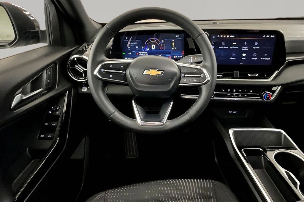 Used 2025 Chevrolet Equinox LT AWD/4WD image 8