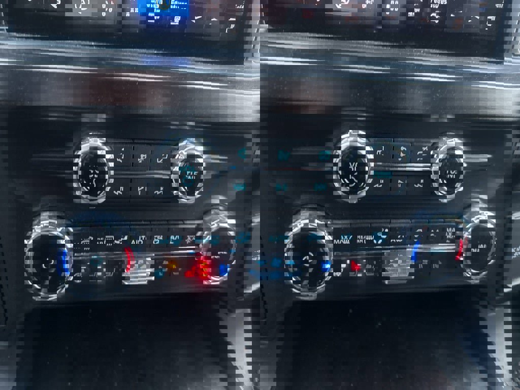 Used 2023 Ford F350 Lariat w/ Tow Technology Package image 15