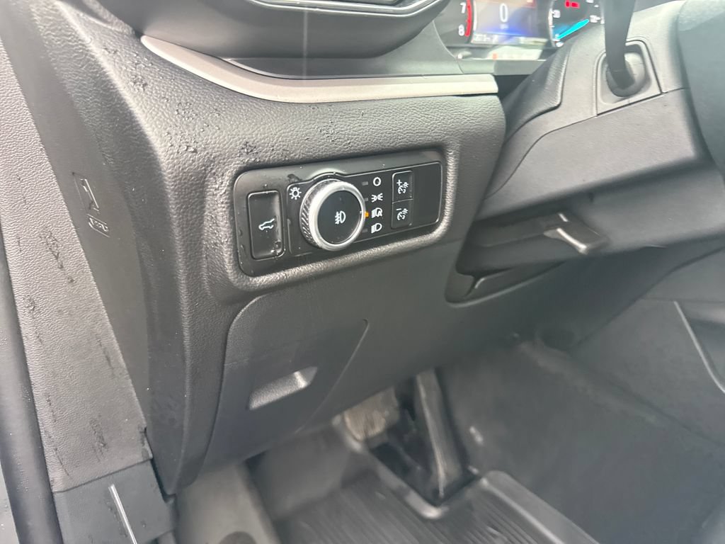 Used 2024 Ford Explorer XLT w/ Equipment Group 202A AWD/4WD image 31