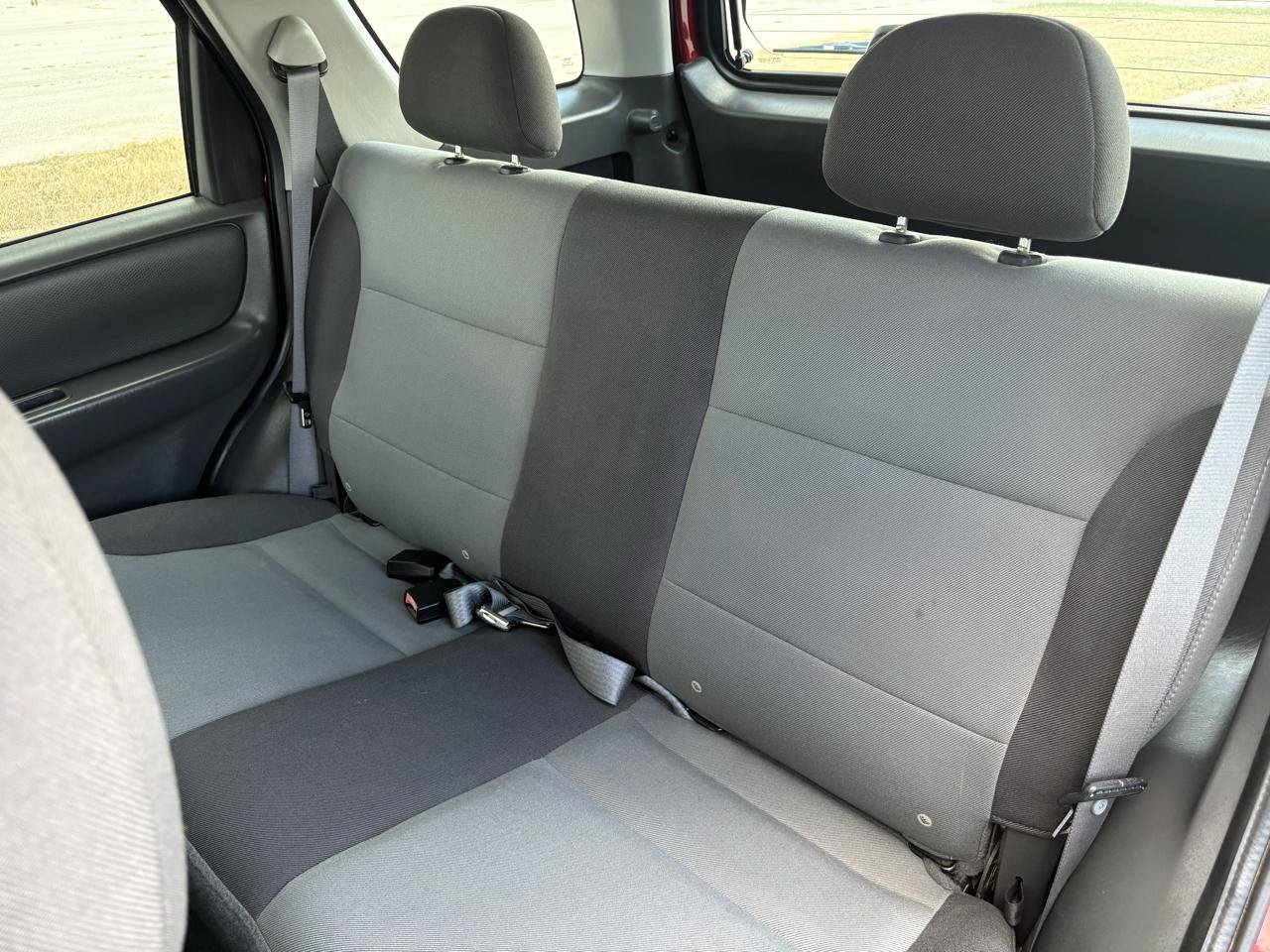 Used 2004 Ford Escape XLS FWD image 36