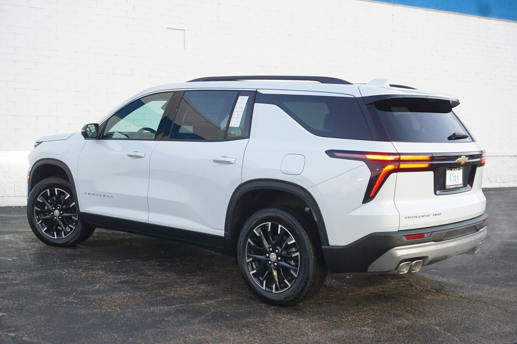 New 2026 Chevrolet Traverse LT w/ Sun and Wheel Package image 8