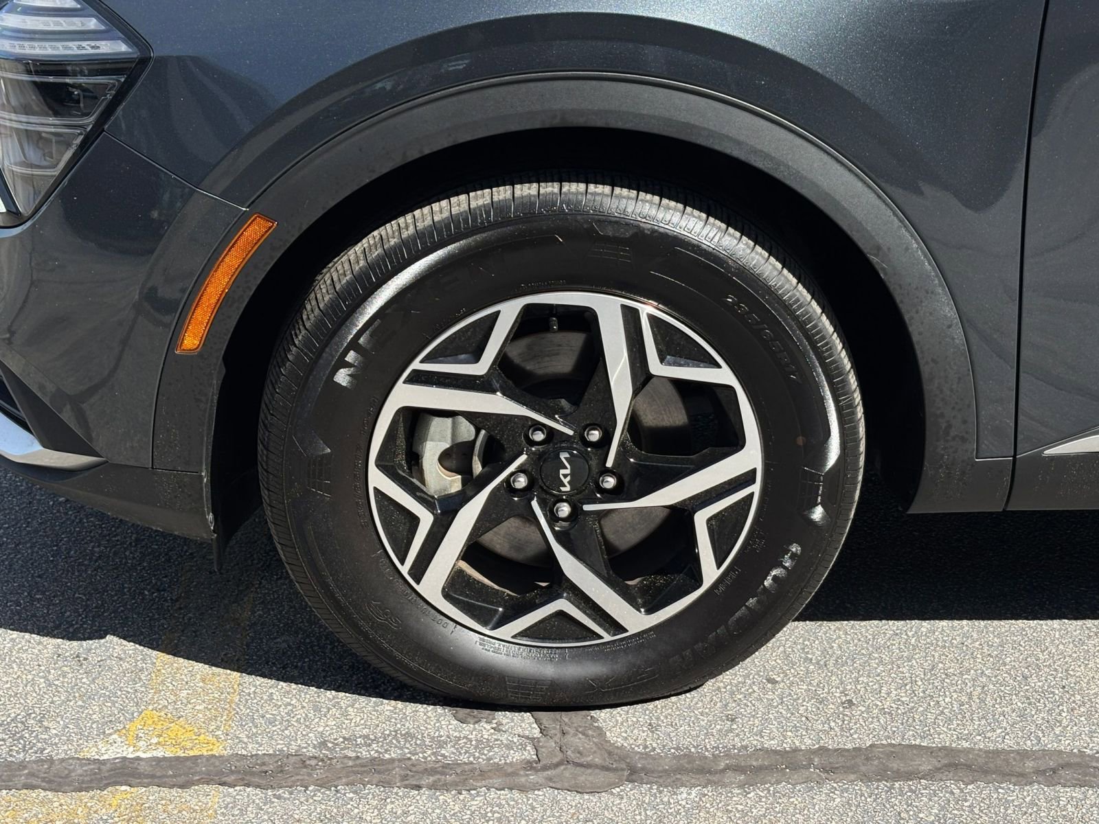 Used 2025 Kia Sportage LX image 29