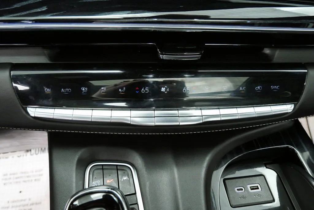 Used 2023 Cadillac Escalade V image 33