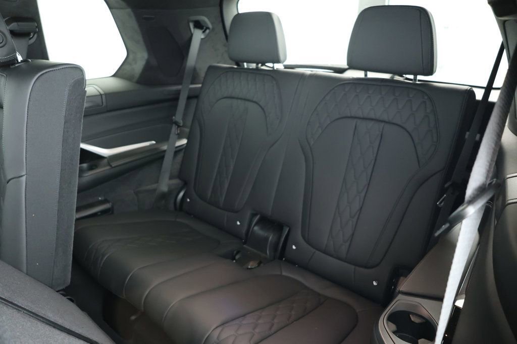 Used 2025 BMW X7 M60i image 20