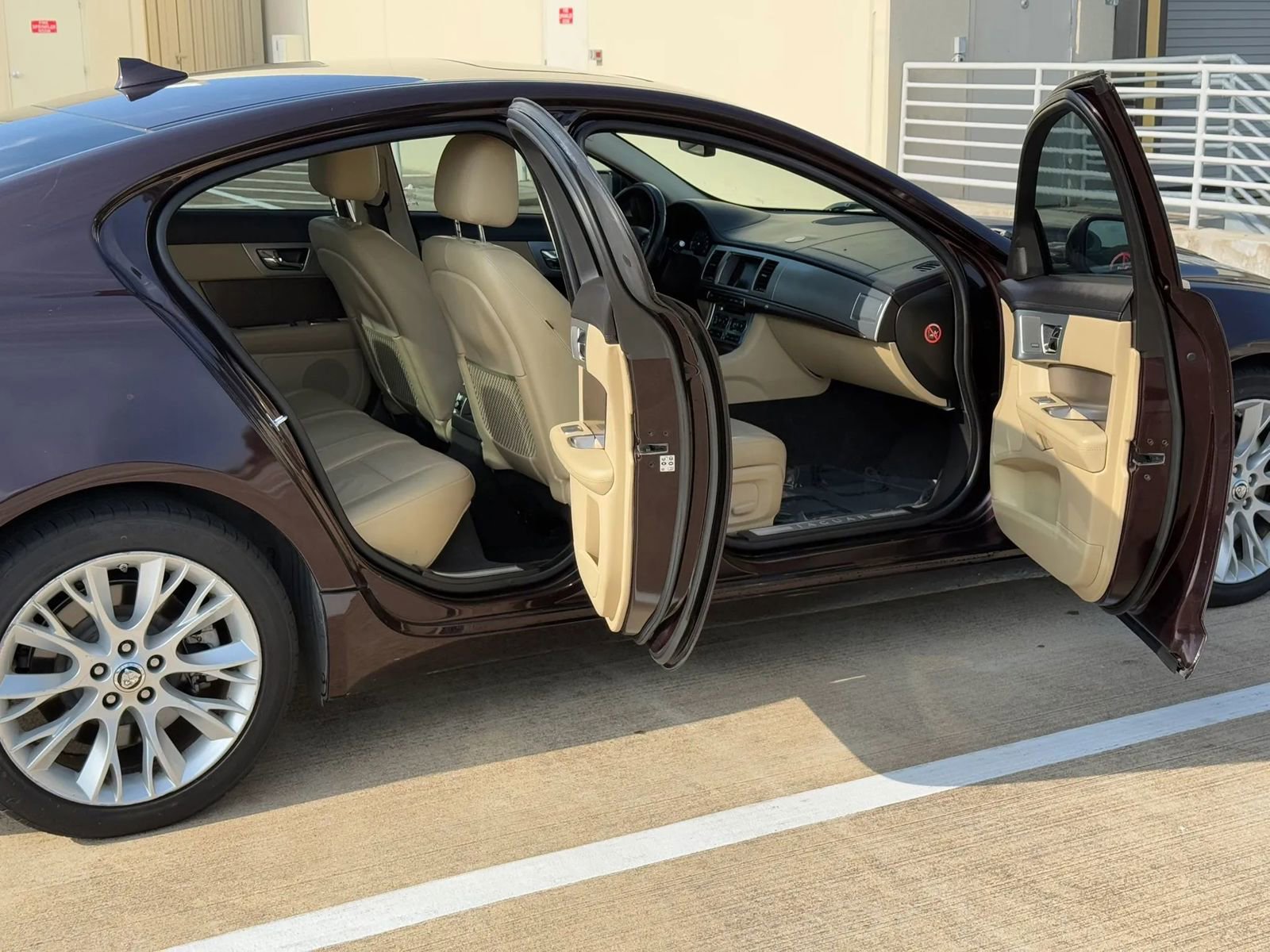 Used 2013 Jaguar XF 3.0 RWD image 17