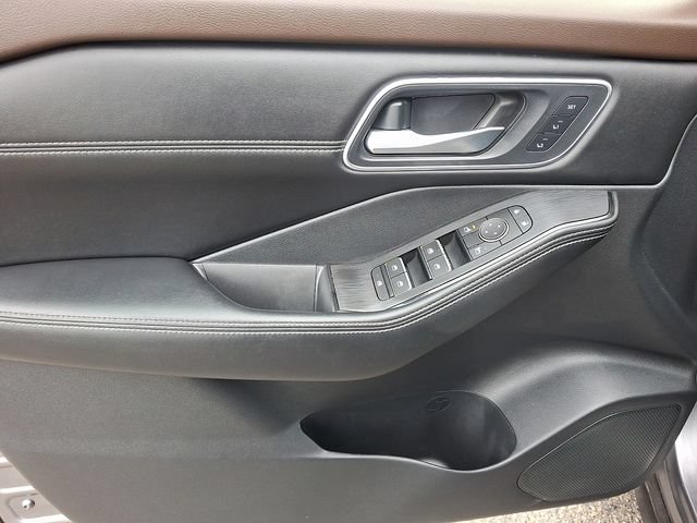 Certified 2023 Nissan Rogue Platinum w/ Platinum Premium Package AWD/4WD image 14