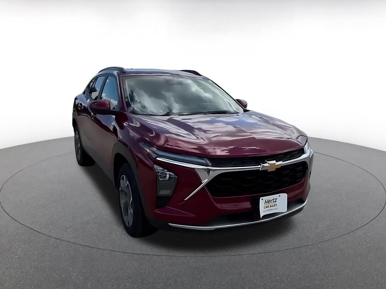Used 2025 Chevrolet Trax LT FWD image 3