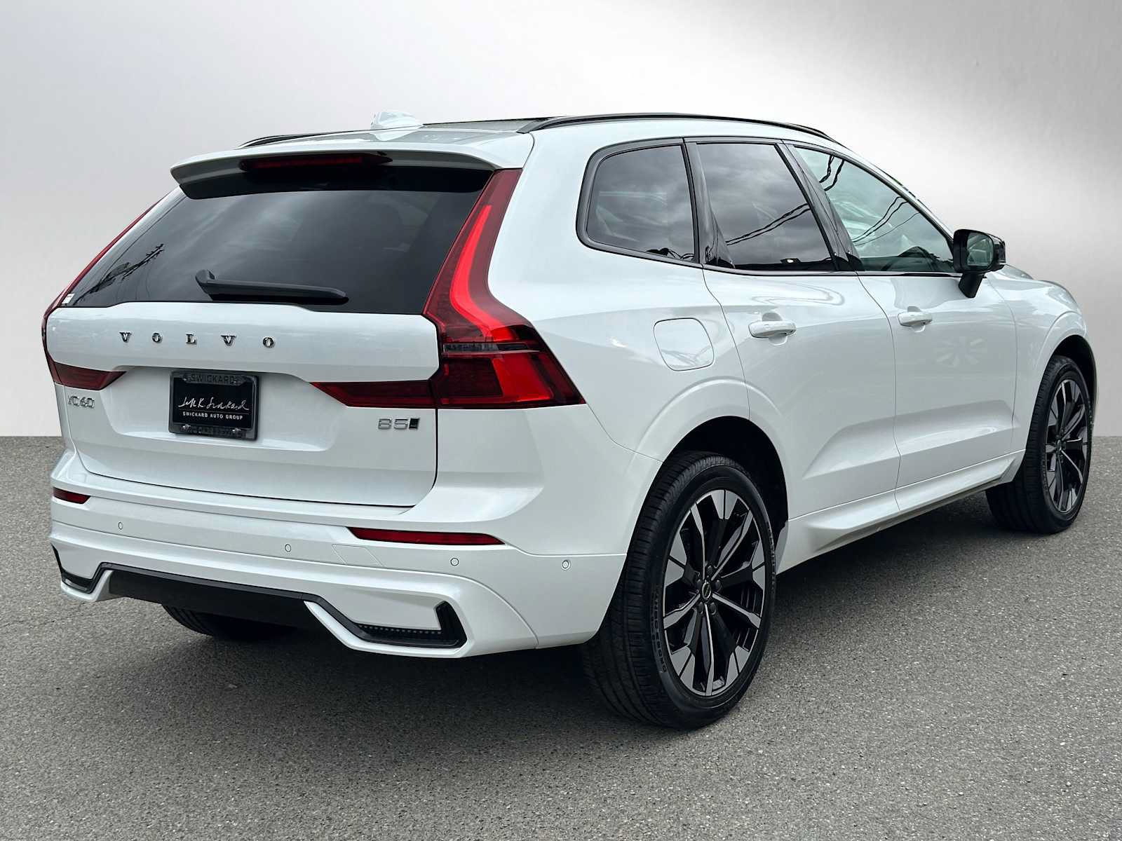 Used 2026 Volvo XC60 B5 Plus w/ Climate Package AWD/4WD image 3