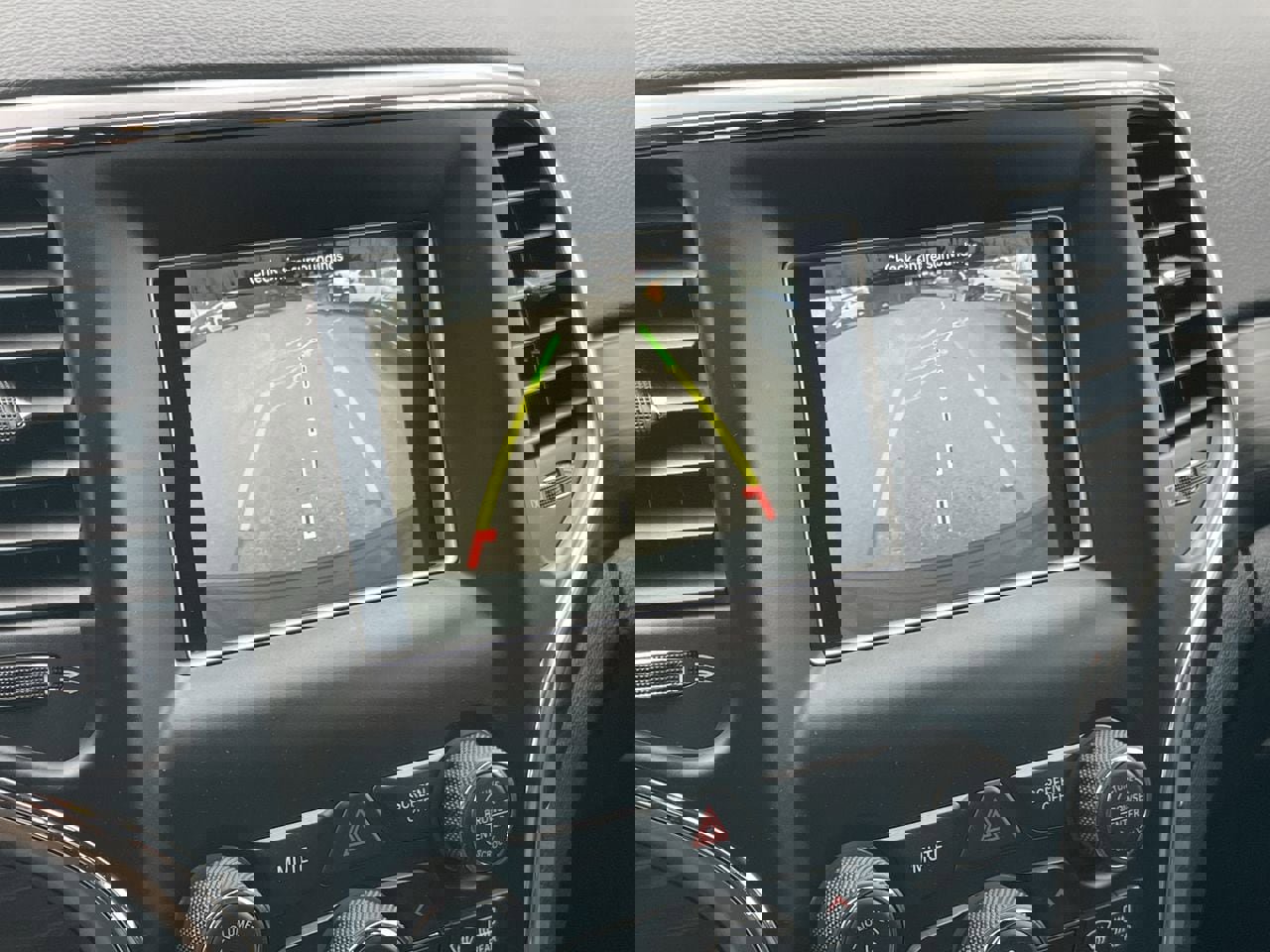 Used 2019 Jeep Grand Cherokee Laredo image 17