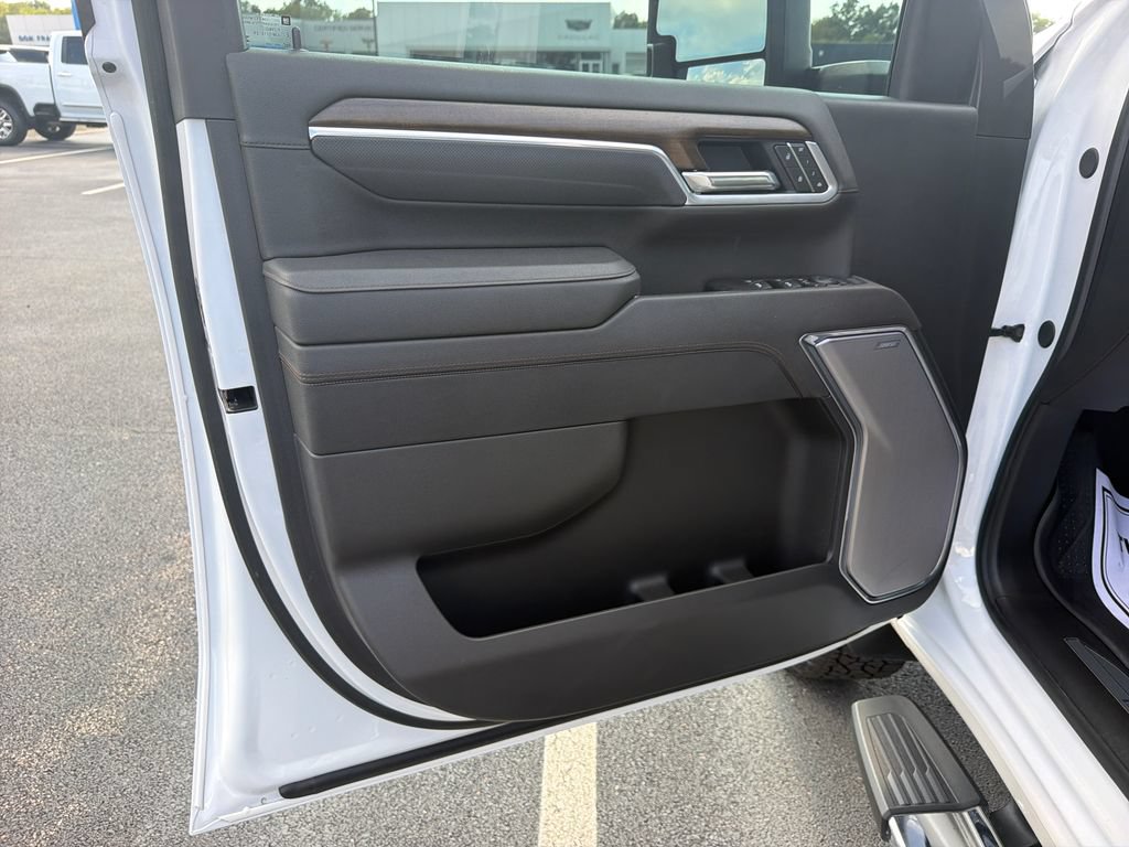 Used 2025 Chevrolet Silverado 2500 High Country w/ High Country Premium Package AWD/4WD image 12