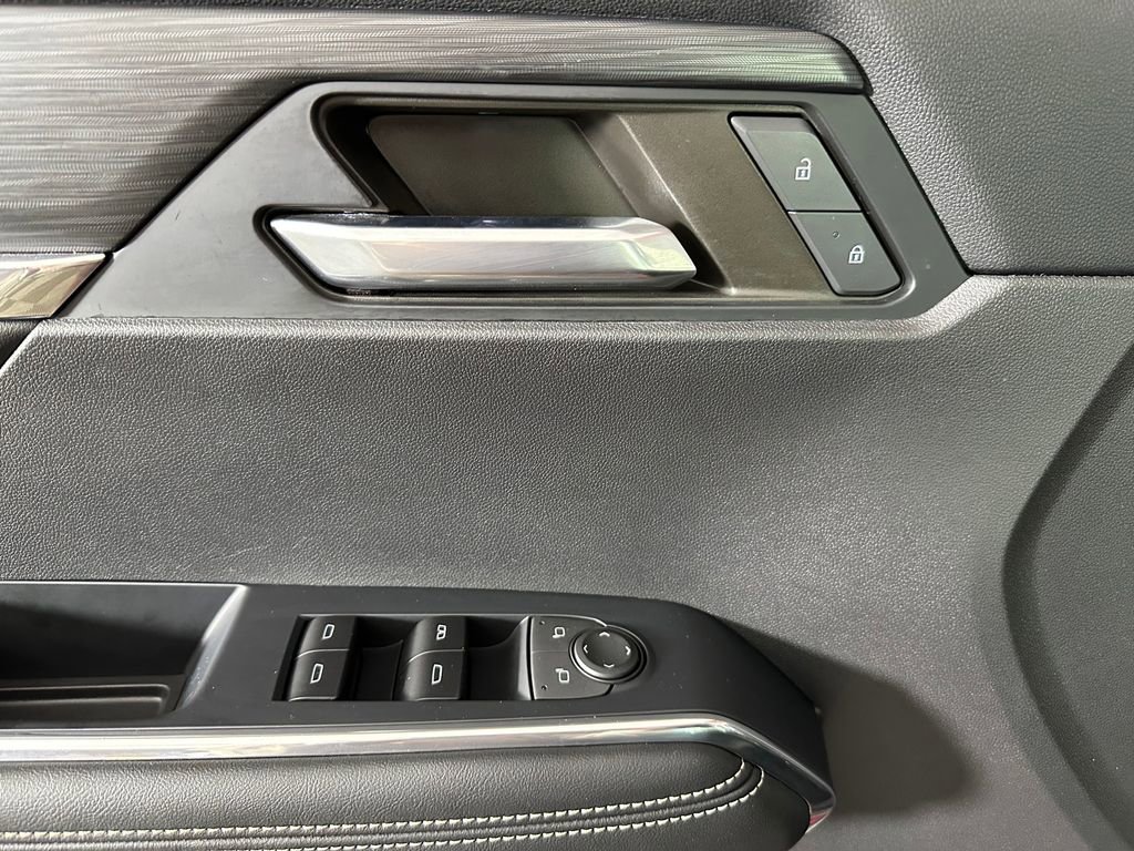 Used 2024 GMC Acadia Elevation image 24