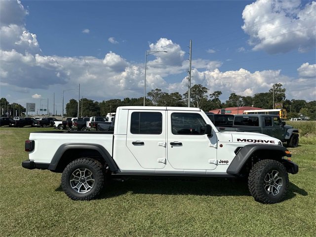 New 2025 Jeep Gladiator Mojave image 5