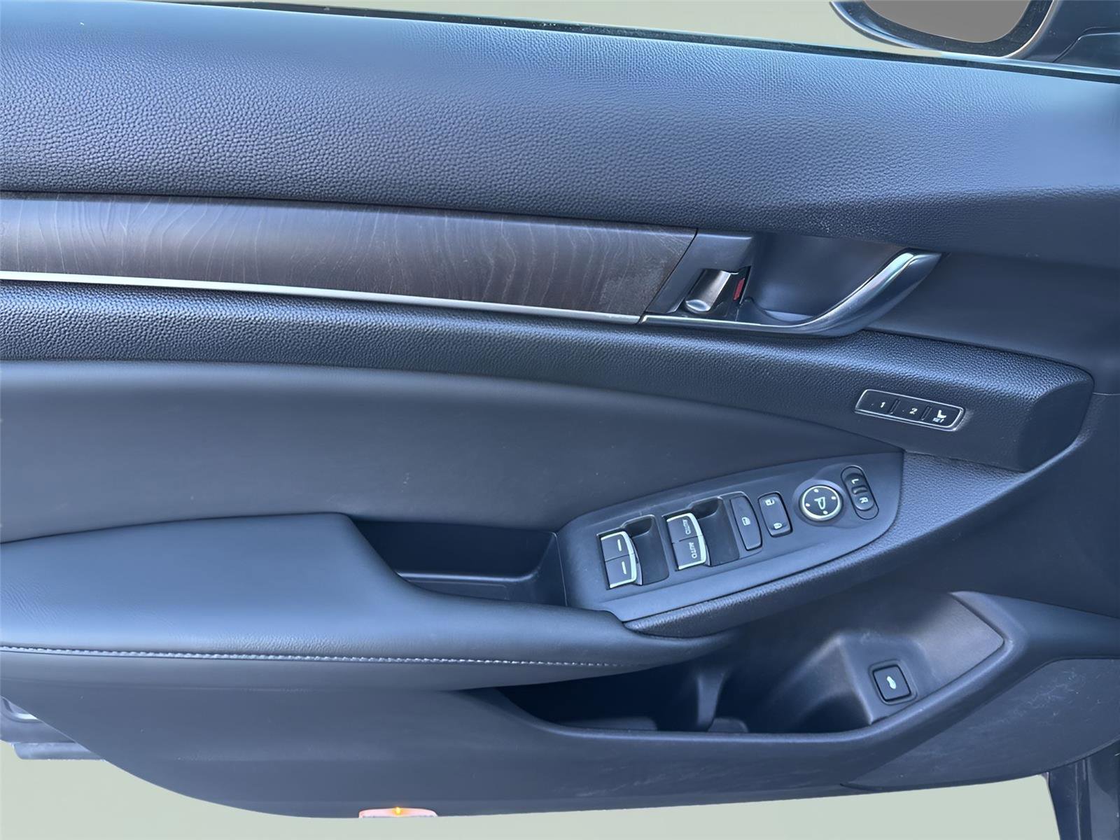 Used 2021 Honda Accord EX-L image 9