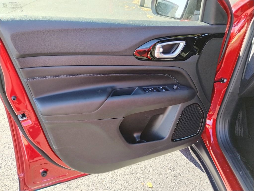 New 2026 Jeep Compass Latitude image 17