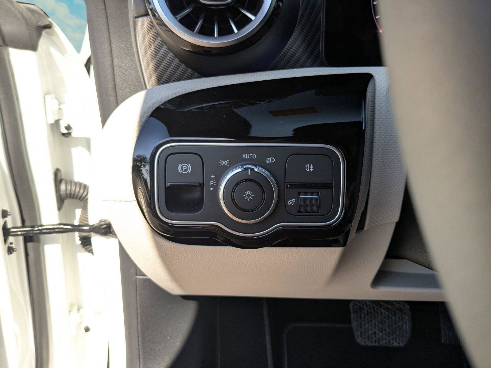 Used 2025 Mercedes-Benz CLA 250 image 23