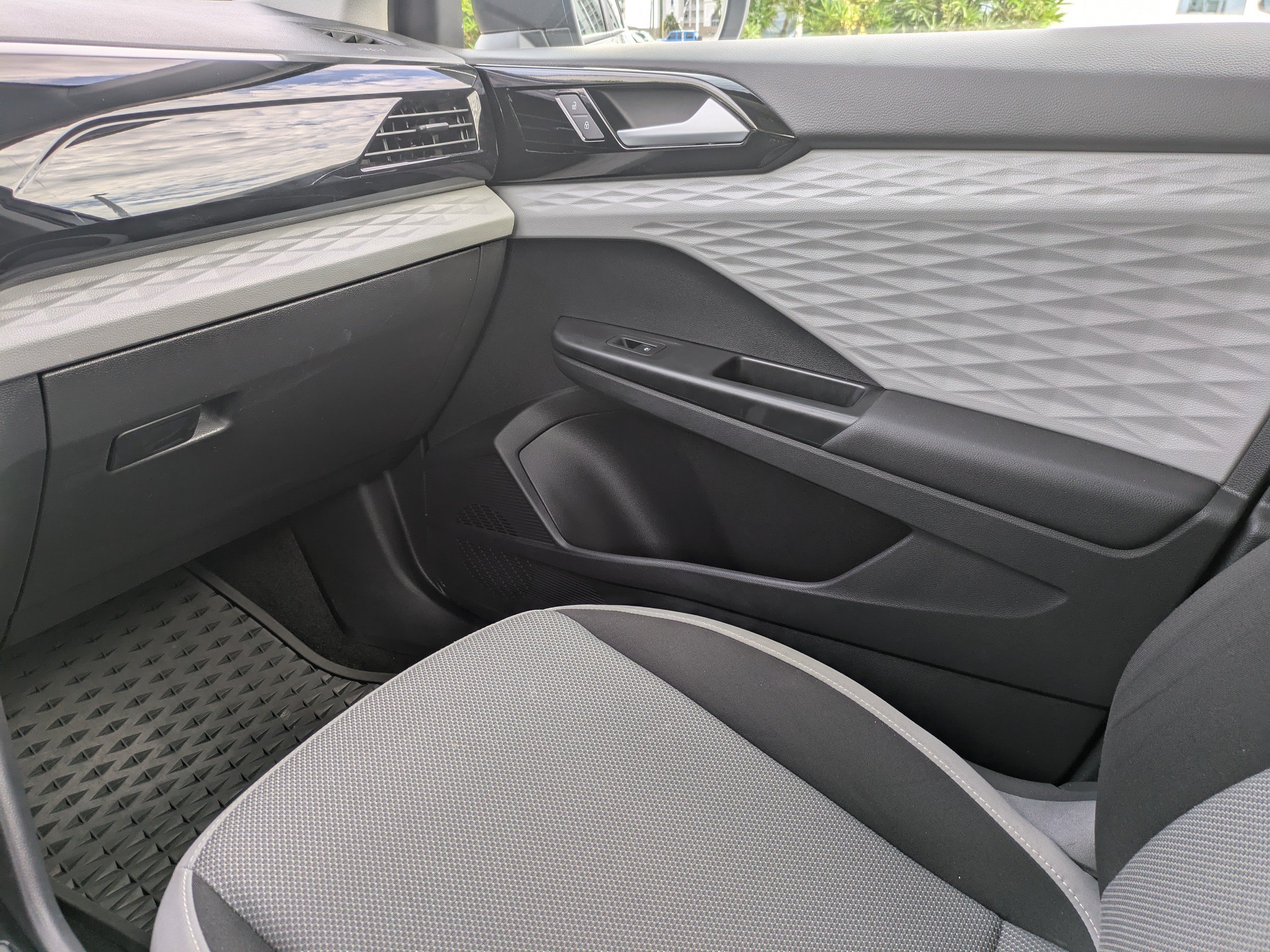 Certified 2023 Volkswagen Taos S FWD image 17