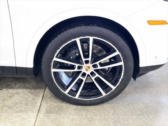 Used 2024 Porsche Cayenne Coupe image 9
