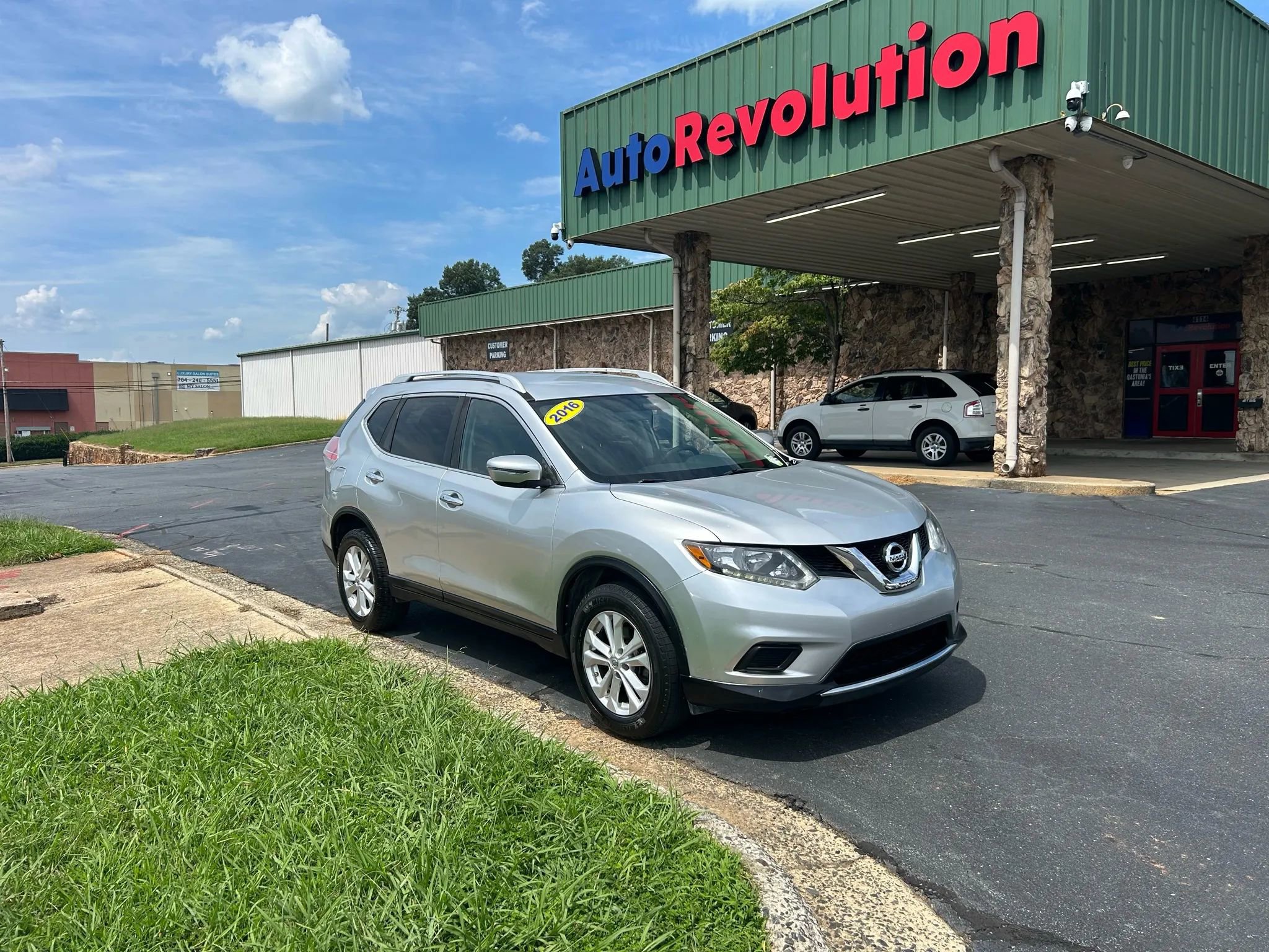 Used 2016 Nissan Rogue SV