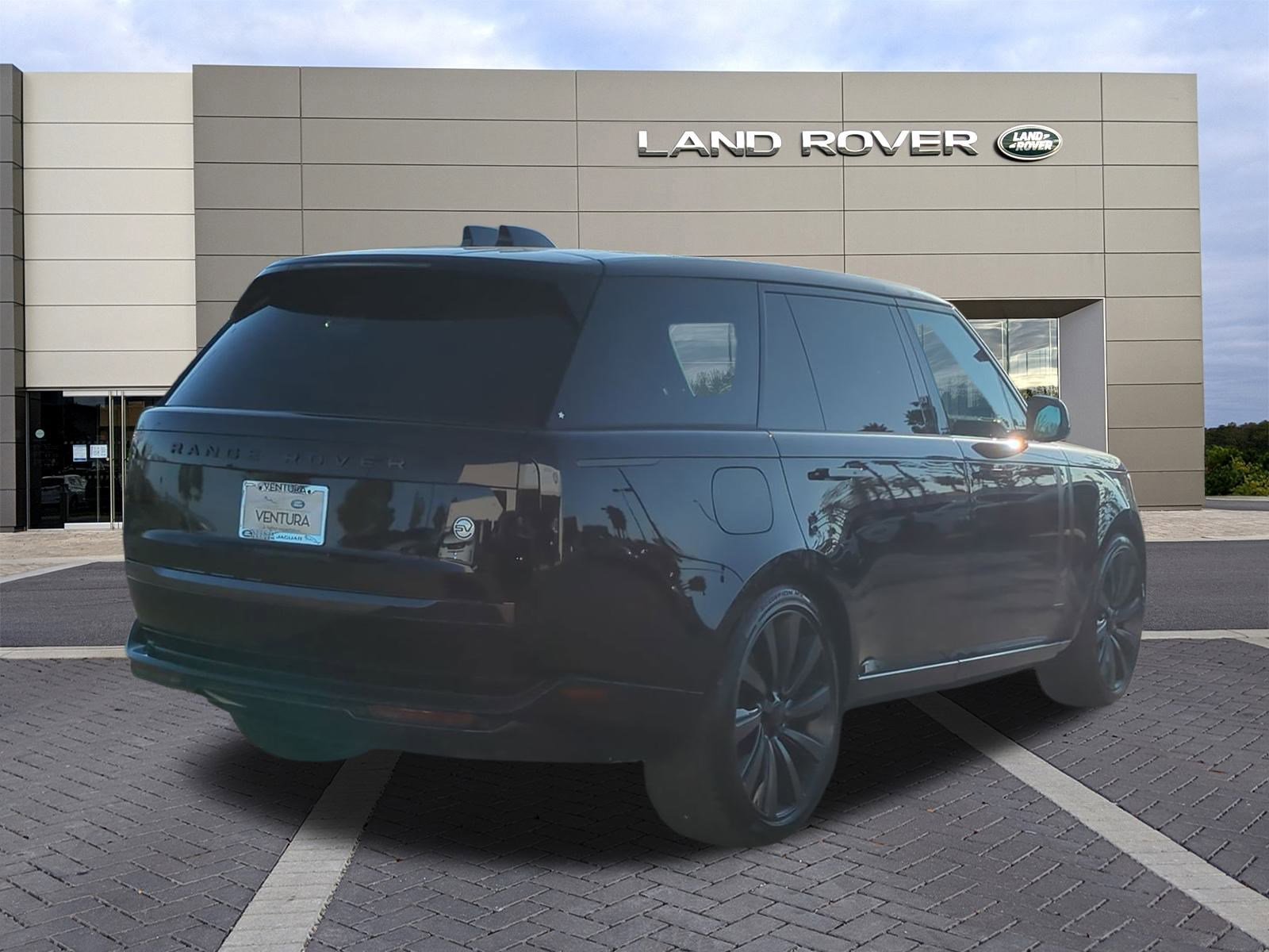 New 2026 Land Rover Range Rover SV image 5