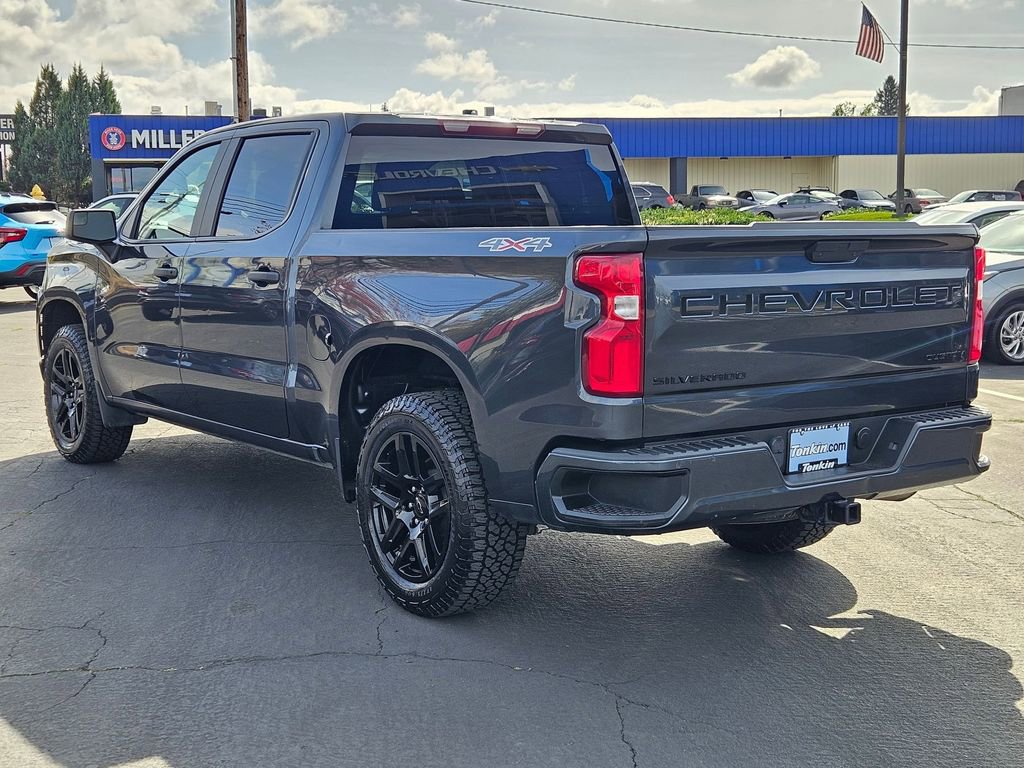 Used 2022 Chevrolet Silverado 1500 Custom w/ LPO, Blackout Package AWD/4WD image 4