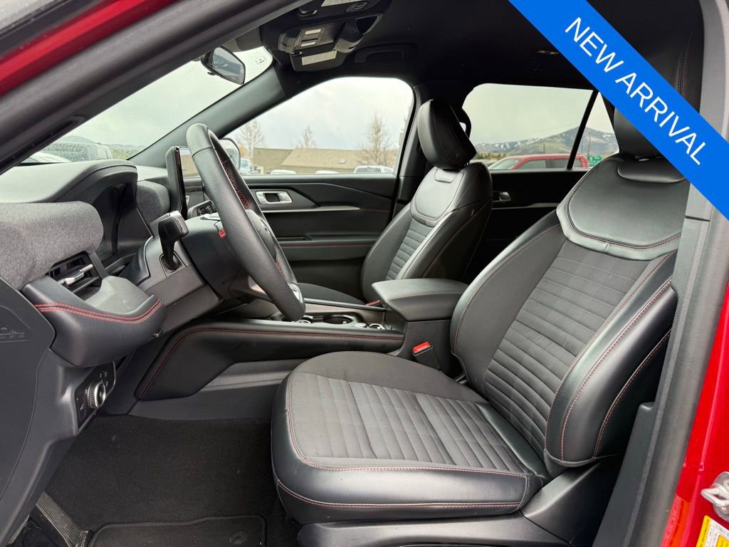 Used 2025 Ford Explorer ST-Line w/ ST-Line Street Pack AWD/4WD image 7