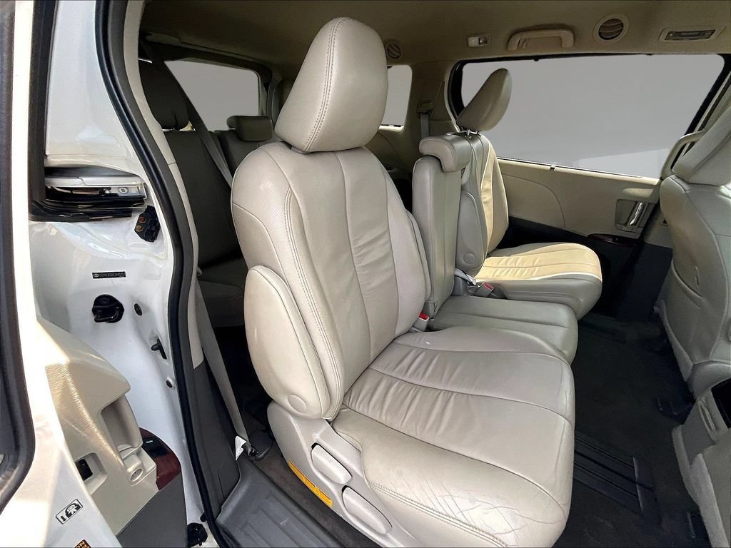 Used 2014 Toyota Sienna XLE FWD image 24