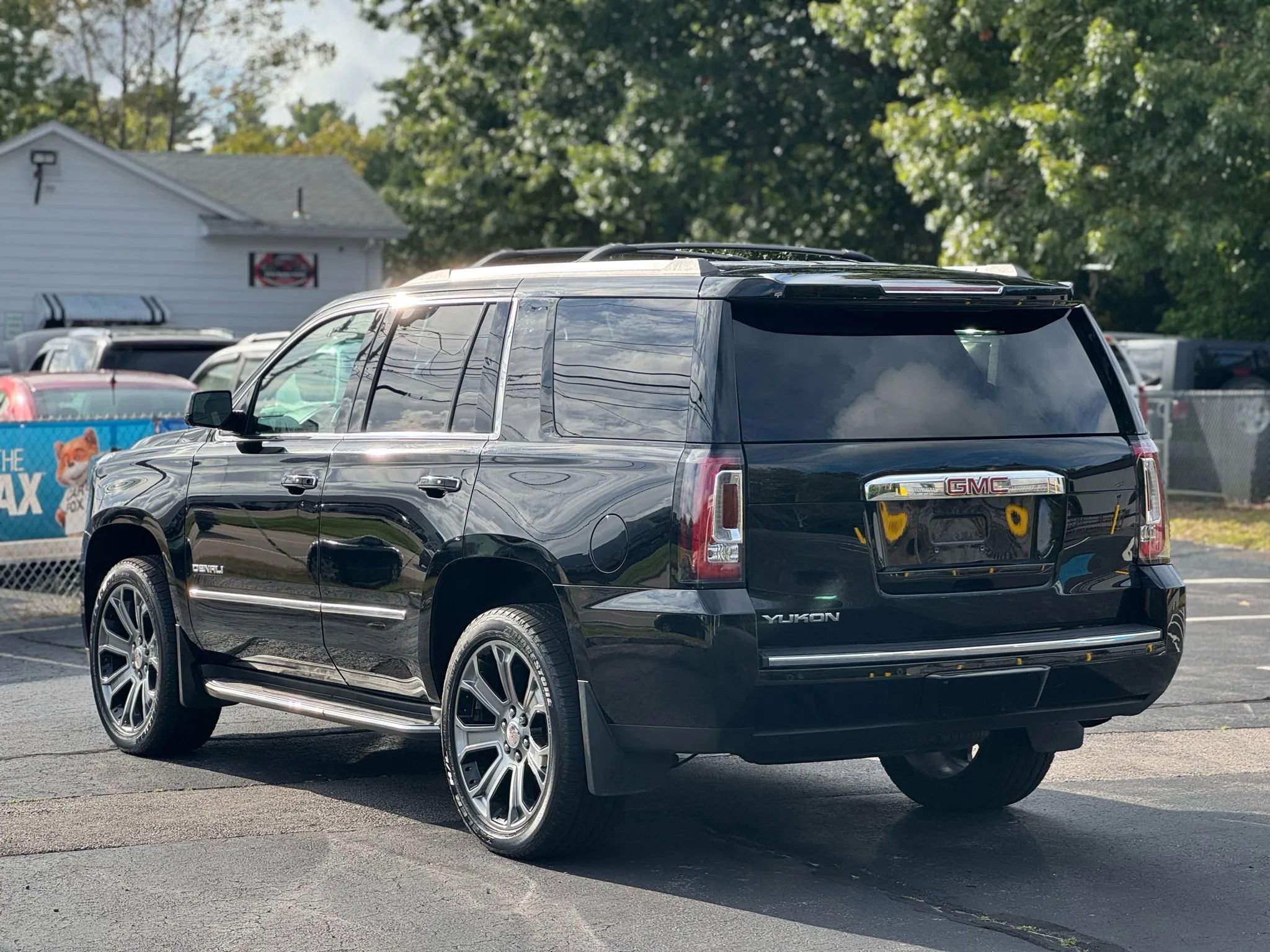 Used 2015 GMC Yukon Denali image 6