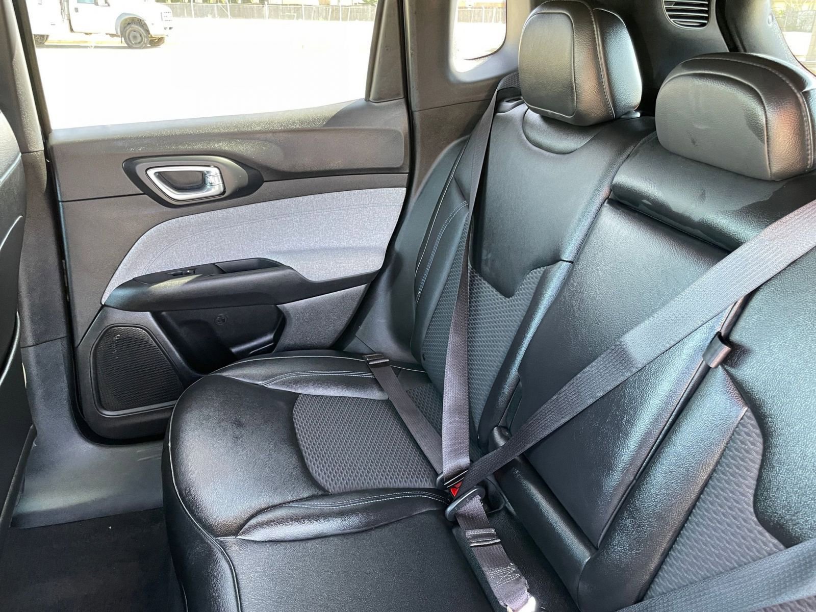 Used 2025 Jeep Compass Latitude AWD/4WD image 38