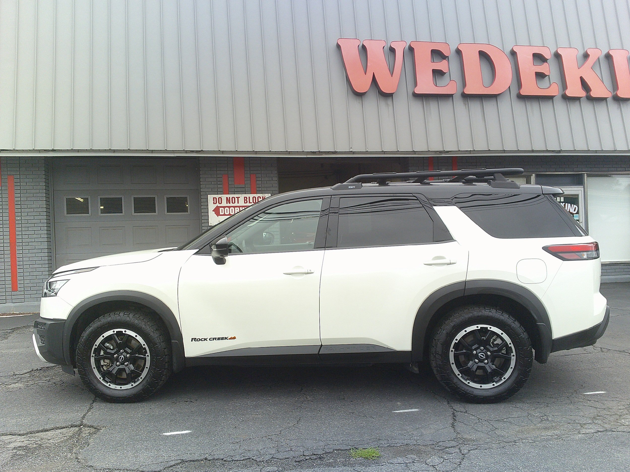 Used 2024 Nissan Pathfinder Rock Creek AWD/4WD image 4