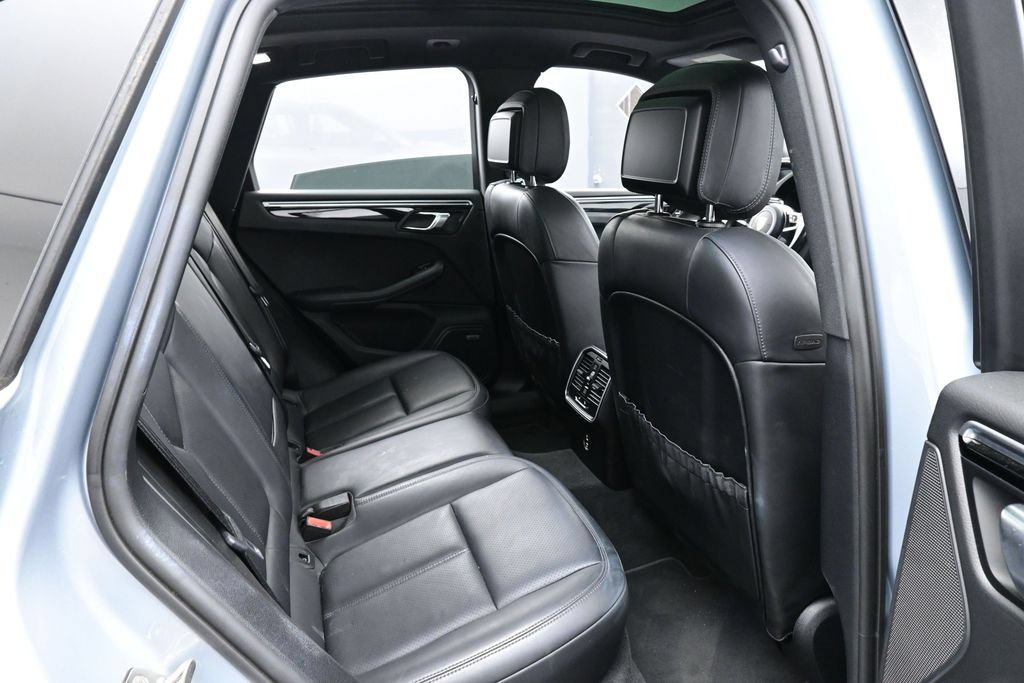 Certified 2020 Porsche Macan AWD/4WD image 27