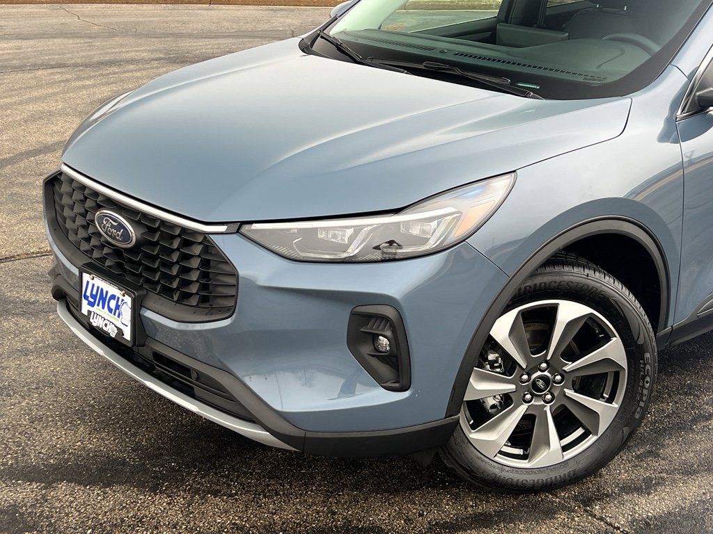 Used 2025 Ford Escape Platinum image 8