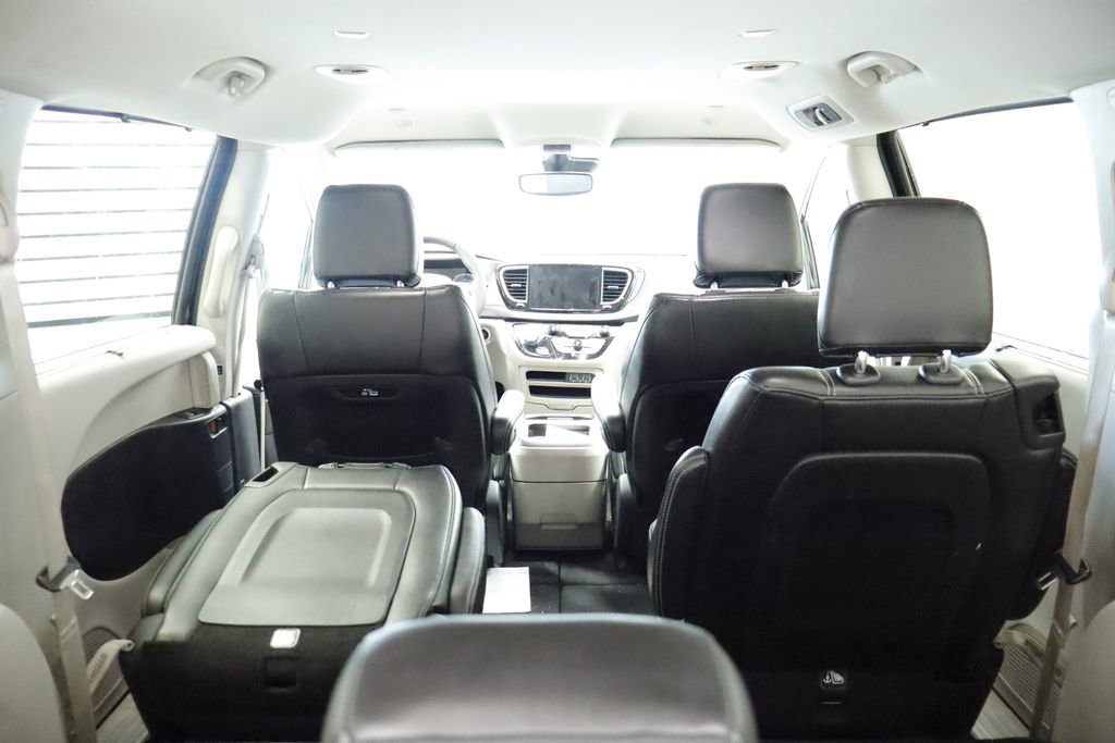 Certified 2023 Chrysler Pacifica Touring-L FWD image 24