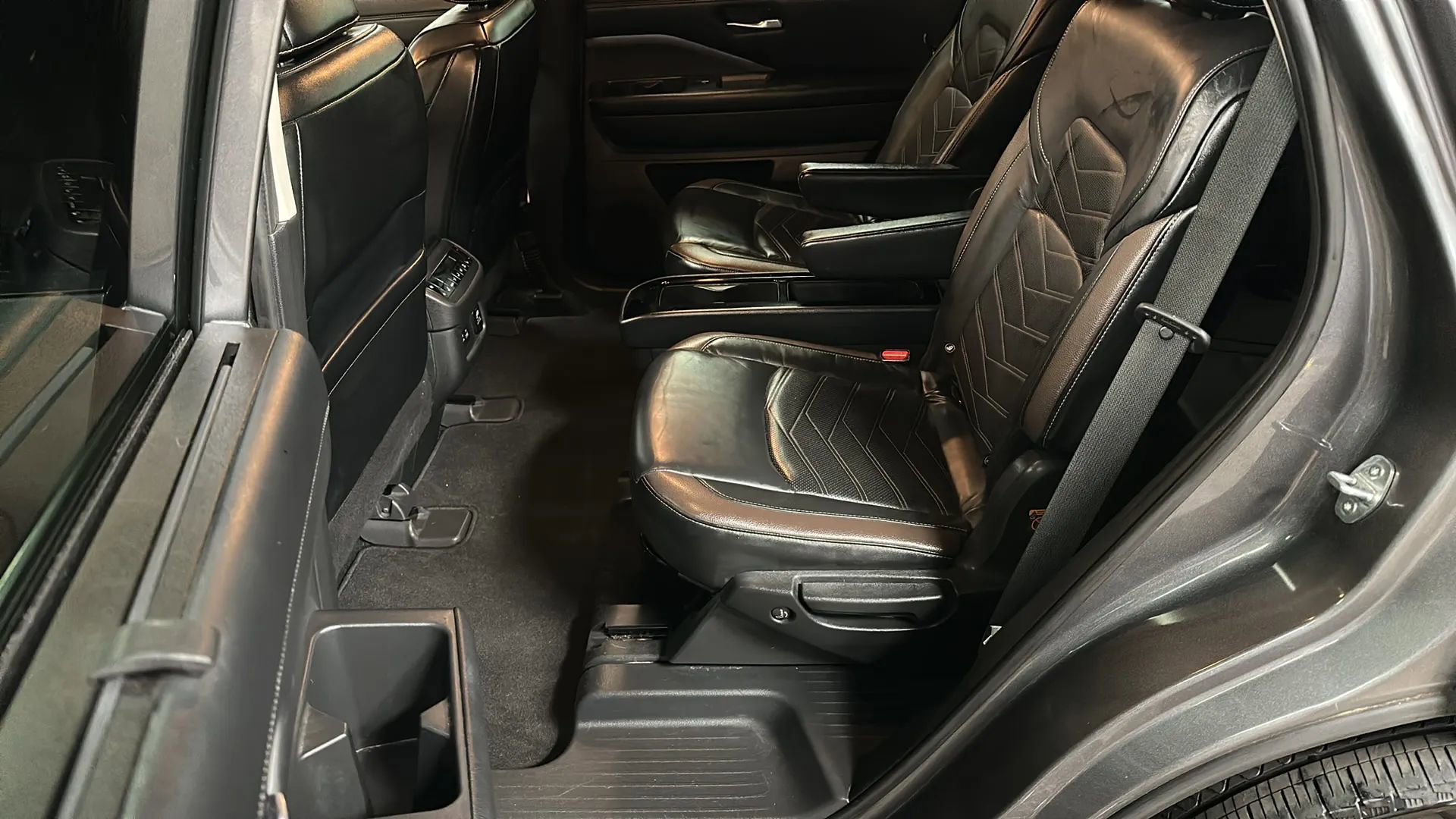 Used 2022 Nissan Pathfinder Platinum w/ Cargo Package image 11