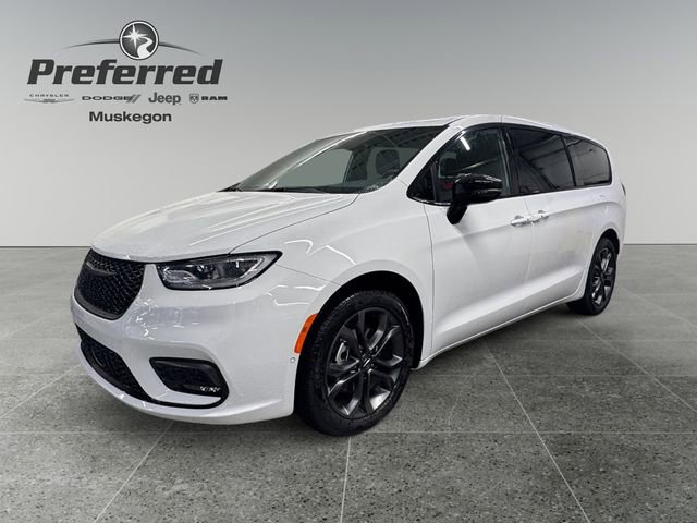 New 2026 Chrysler Pacifica Select image 9