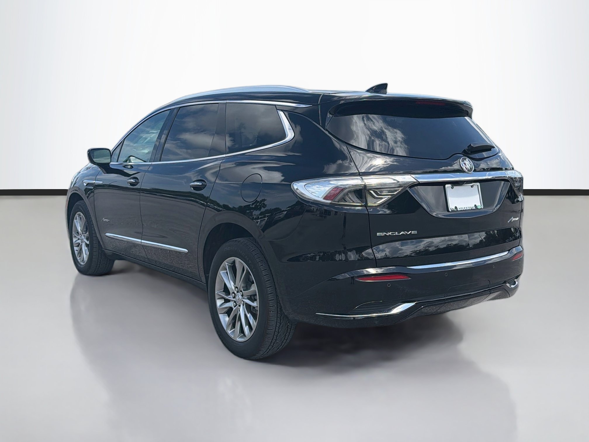 Used 2024 Buick Enclave Avenir w/ Avenir Technology Package FWD image 3