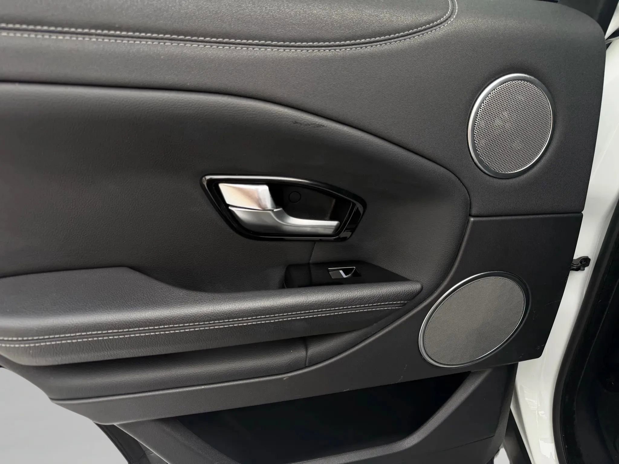 Used 2019 Land Rover Range Rover Evoque image 36