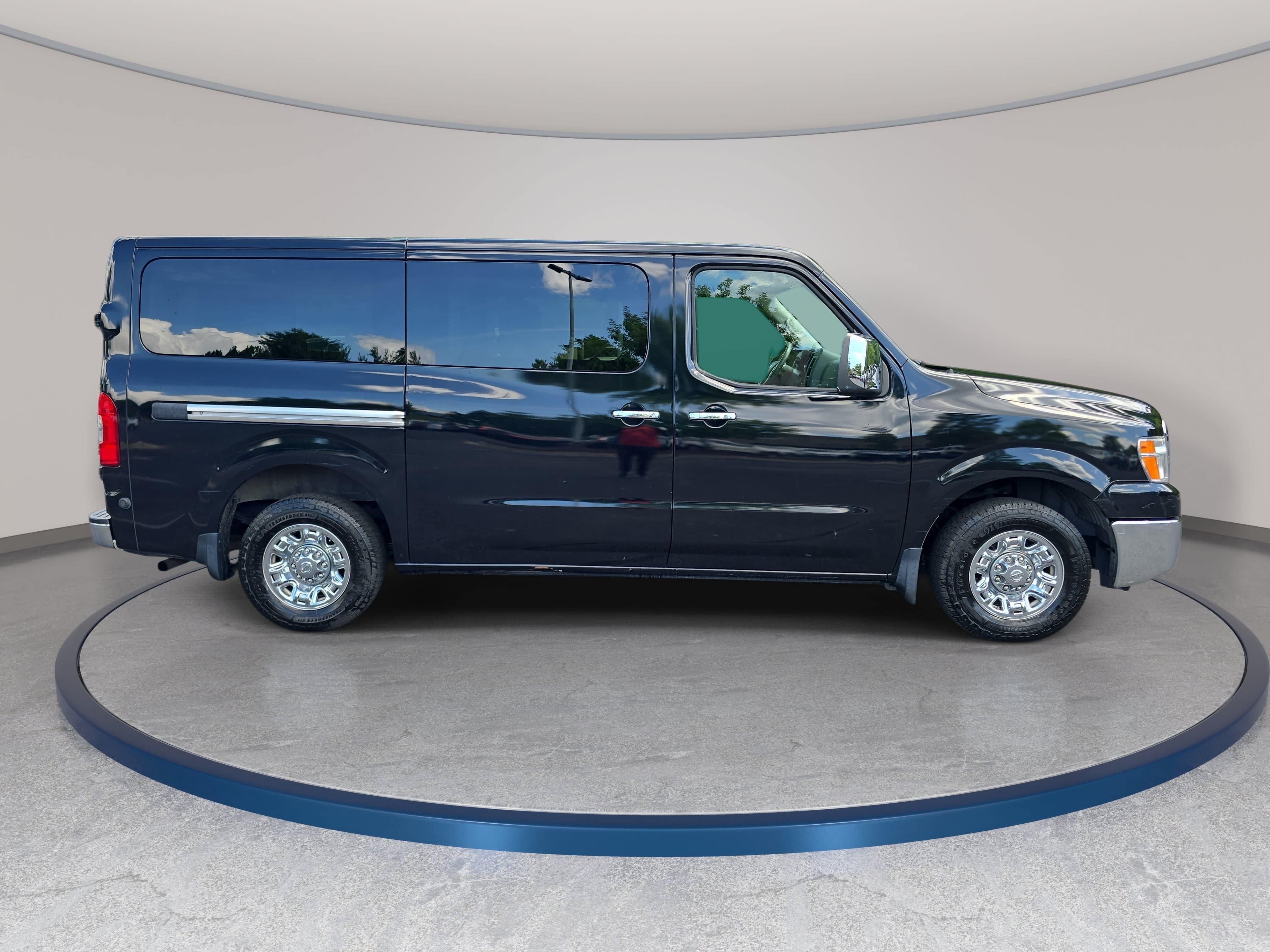 Used 2021 Nissan NV 3500 SL RWD image 4
