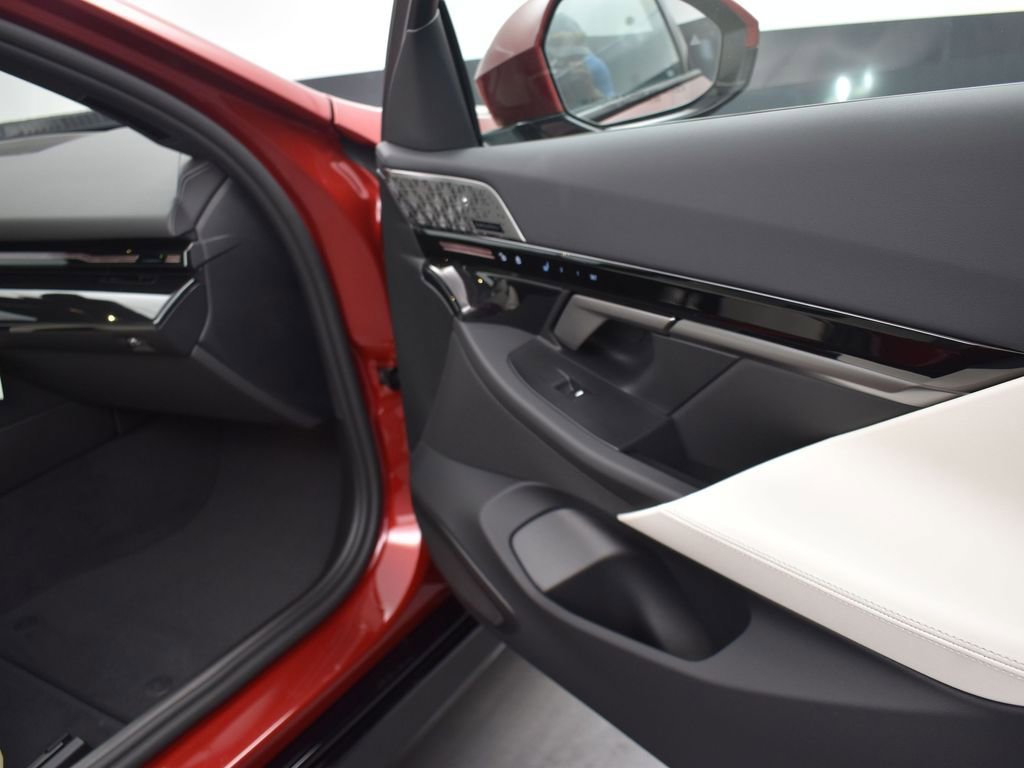 Certified 2025 BMW 530i w/ M Sport Package RWD image 23