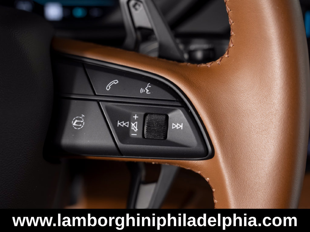 Used 2025 Lamborghini Urus SE AWD/4WD image 30