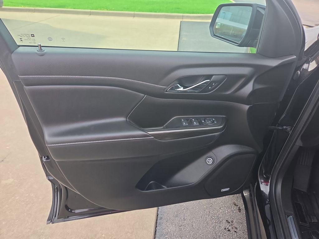 Certified 2023 GMC Acadia SLT w/ Trailering Package image 28