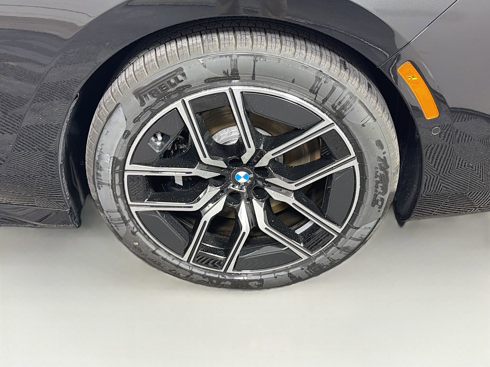 New 2026 BMW 750e xDrive image 35